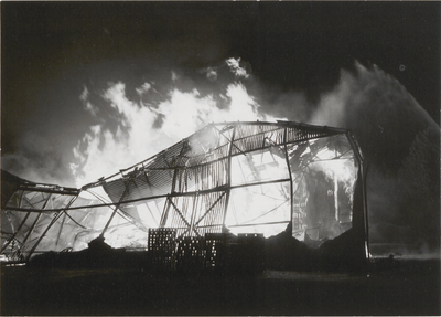 M 6138 Brand grote emballagehal veiling septer . In de nacht van 17 op 18 juli 1973 legde een felle brand de grote ...