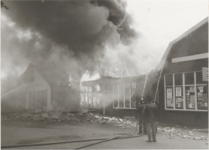 M 6143 Brand in voormalige veiling septer. Op vrijdag 14 juli 1978 verwoestte een felle brand een aantal gebouwen van ...
