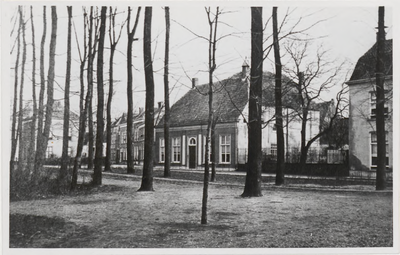 M 6173 Het Kalverbos met het geboortehuis van baron David Hendrik Chasse, hier geboren in 1765. Hij was een van de ...