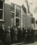 M 618 Burgemeester Cambier van Nooten (derde van links) brengt een bezoek aan de Unie Voor Vrijwilligers aan de ...
