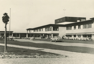 675 Gedeelten van het gebouwencomplex van Nieuw-Vrijthof. Dit complex werd officieel geopend op 27 mei 1975. Tiel, ...