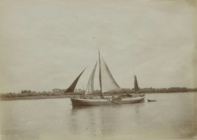 699 Een klipper op de rivier de Waal. Tiel, 1891-1894.