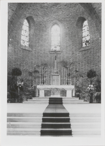M 7901 Altaar St. Dominicuskerk Tiel, tabernakel achter het altaar