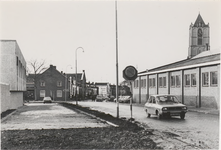 M 8016 Links het GGR-gebouw aan de Huf van Burenstraat in Tiel. op de achtergrond Sauna Osit aan de Hucht