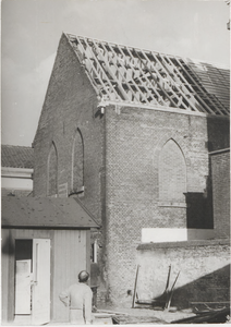 M 8240 Restauratie van de synagoge achter het voormalige achiefgebouw aan de Sint-Agnietenstraat in Tiel gezien vanaf ...