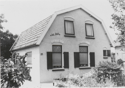 M 8476 Het huis het Roth aan de Poppelenburgerstraat in Geldermalsen