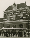 M 881 Het Tielse N.S.station, gelegen aan het Stationsplein