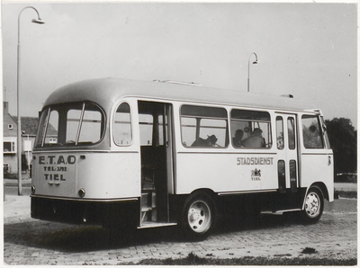 M 8966 Stadsbus op kruising Zoutkeetstraat/Havendijk, bus is van de ETAO.
