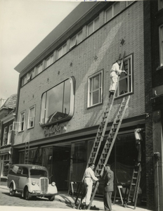 925 Het pand van de fa. Blijdesteijn, gelegen aan de Voorstad, is bijna gereed