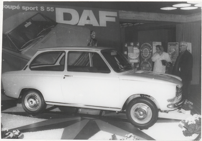 M 9617 Dafshow in een garage.