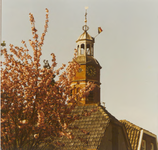 0690-2646 Kerktoren gezien van uit de Bergstraat.