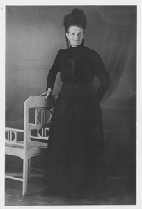 0690-3110 ca 1910. Maria Dirkje van kuylenborch de Jongh geb. 9. 1. 1890.