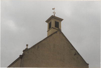 0690-3954 West gevel met torentje voor de restauratie van 1993.