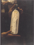 0690-3986 St. Catharina als etiket op een jeneverfles, ontwerp van Dhr. N. de Rijt.