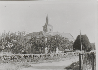 0690-5824 Ned. Herv. Kerk met pastorie.