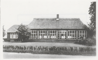 0690-6092 Repro ansichtkaart, School aan de Erichemseweg.