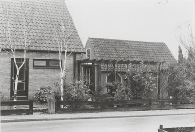 0690-6130 Woning hoek Mierlingsestraat-Erichemseweg.