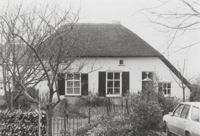 0690-6140 d, d, n.b. Woning fam. Nieuwenhuis, Erichemseweg 58.