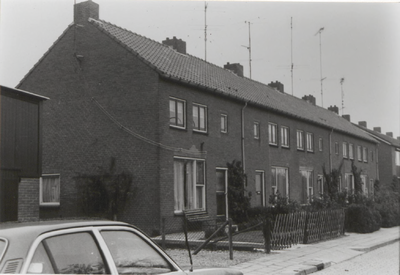 0690-6142 Woningen in de Meentstraat.