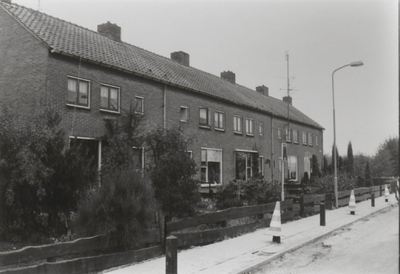 0690-6143 Woningen in de Mierlingsestraat.