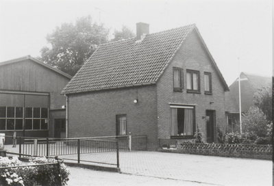 0690-6149 Woning fam. A. de Goei, Erichemseweg 29A.