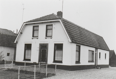 0690-6157 Woning van de fam. V. Ingen, Erichemseweg 50.