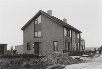 0690-6161 Woningen aan de Geldenakker, fam. Geurtse no. 14 en de fam. Moree no. 10.