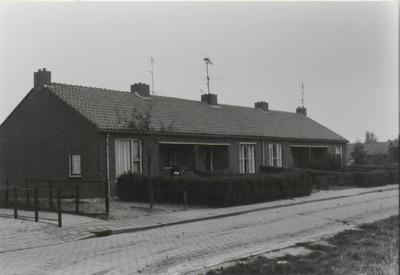 0690-6189 Woningen aan de Meentstraat.