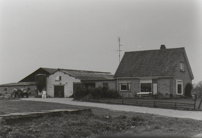 0690-6203 Woning van de fam. V.d. Wal, Erichemseweg 8.