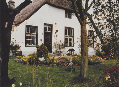 0690-6390 Voorkant huis Lutterveldsestraat 20, bewoner van het huis H.H. Uyttewaal (1995).