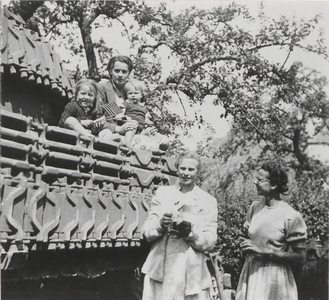 0690-6401 Geallieerde tank voor huis Weltevreden, (zie Drie Steden oorlogsnummer mei 1995)