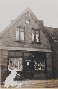 0690-691 Oranjestraat, kruidenier P.C. v. Wijk later S. Immink.