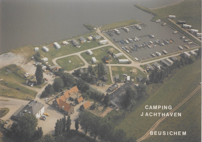 0690-709 Luchtfoto van de camping de Jachthaven .