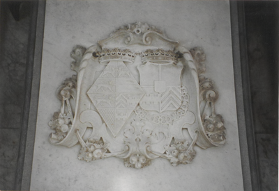 0690-7529 Plateau met het wapen van de Oranje Nassau en dat van Maria prinses van Oranje Nassau