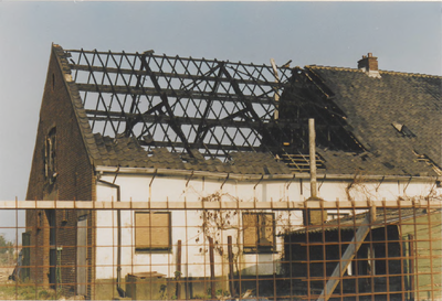 0690-7820 Afgebrande boerderij op de hoek van de Erichemseweg – Hulsterstraat