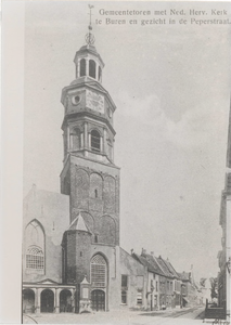 0690-7833 Gezicht op de toren van de N.H. kerk en gezicht in de Peperstraat vanaf de Markt