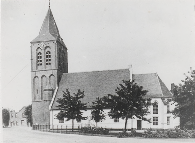0690-7958 Repro van een ansichtkaart met de Ned. Herv. Kerk gezien vanaf de Zandweg