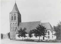 0690-7958 Repro van een ansichtkaart met de Ned. Herv. Kerk gezien vanaf de Zandweg