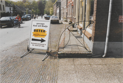 0690-7976 Gezicht in de Buitenhuizenpoort vanaf de inrit naar de garage van Aad van der Sluijs