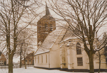 0690-959 kerk met toren gezien vanaf de Zandweg in de winter.