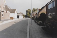 0690-Gr_Asch_28 Gezicht in de Dorpsstraat, links het dorpshuis.