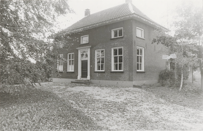 0690-Gr_Kerk_A_143 Voorgevel voormalige boerderij Kamphof.