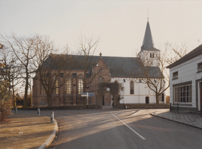 0690-Gr_Kerk_A_64 N.H.Kerk gezien van uit de Dorpsstraat.