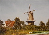 0690-Gr_Bu_1004 Achterzijde van het molenhuis met de molen De prins van Oranje .