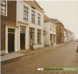 0690-Gr_Bu_1010 Gezicht in de Peperstraat, links in de vensterbank A.v.d.Velden.