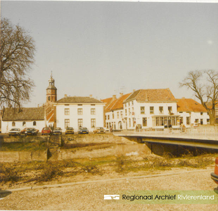 0690-Gr_Bu_1013 Stadsgezicht vanaf parkeerterrein nabij de Korne-brug.