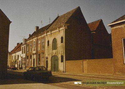 0690-Gr_Bu_1064 Woningen in de Herenstraat met rechts de basisschool.