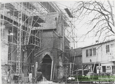 0690-Gr_Bu_1420 1980. Ned.Herv.Kerk in de steigers tijdens de restauratie.