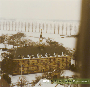 0690-Gr_Bu_1483 Het weeshuis gezien in de winter vanaf de toren.