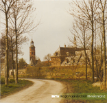 0690-Gr_Bu_1524 Gezicht op het weeshuis en kerktoren vanaf de Blatemsedijk.